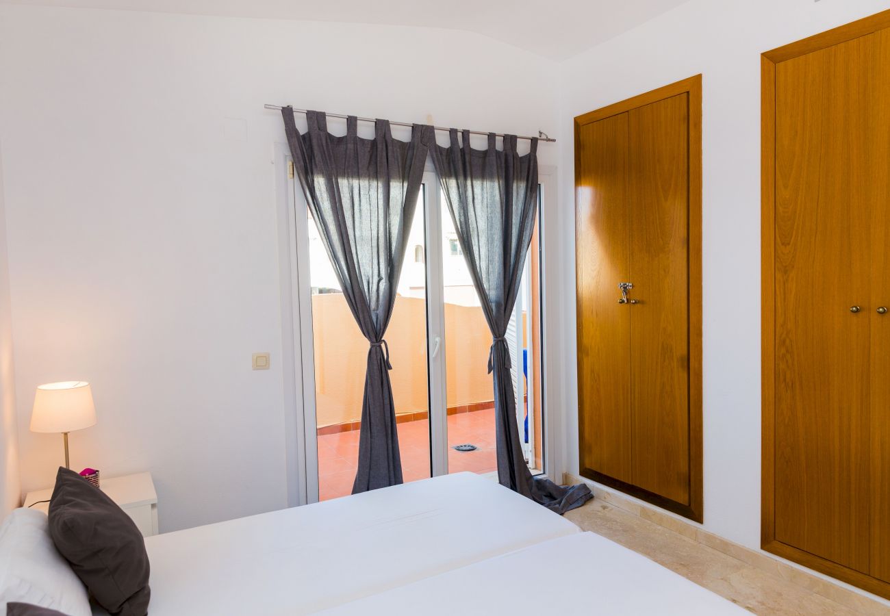 Appartement à Javea - La Romana Triplex Apartment Javea Arenal, avec Terrasse, Climatisation, Piscine, Jardin, Tennis