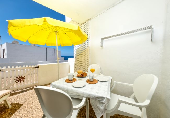 Studio à Puerto del Carmen - Suite Infinity Ocean - vue sur la piscine et la mer