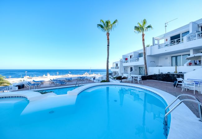 Studio à Puerto del Carmen - Suite Infinity Ocean - vue sur la piscine et la mer