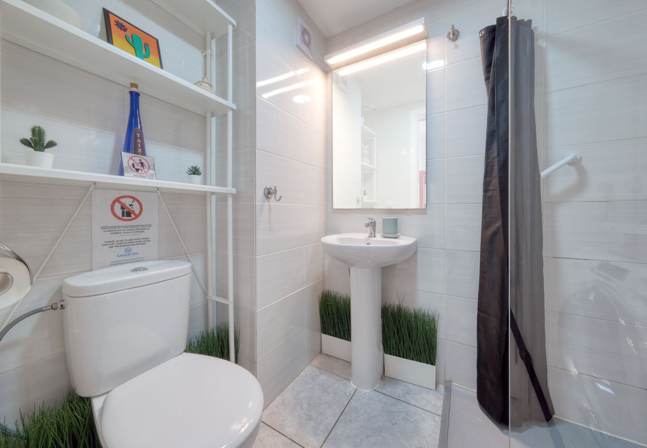 Studio à Puerto del Carmen - Suite Infinity Ocean - vue sur la piscine et la mer