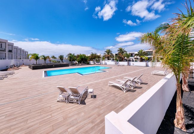 Maison à Costa Teguise - Sun Glow Senator- vue a la piscine