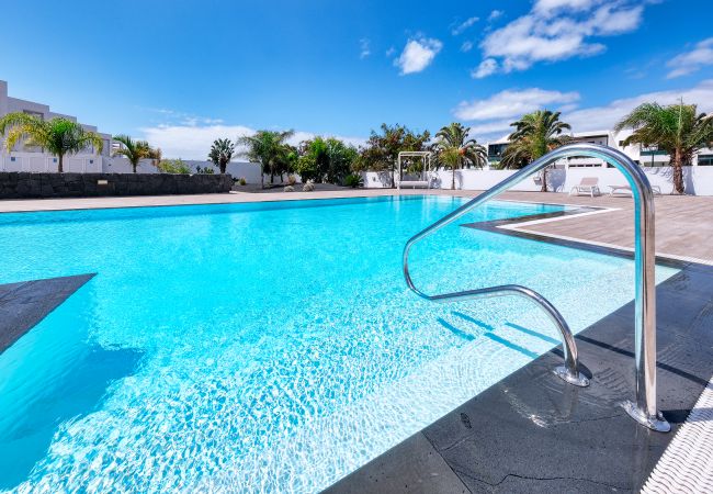 Maison à Costa Teguise - Sun Glow Senator- vue a la piscine