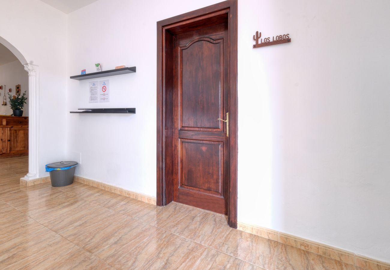 Chambres d'hôtes à Tinajo - Casa Casa NoPasaNada, habitación Triple Los Lobos