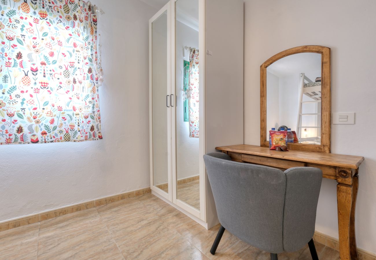 Chambres d'hôtes à Tinajo - Casa Casa NoPasaNada, habitación Triple Los Lobos