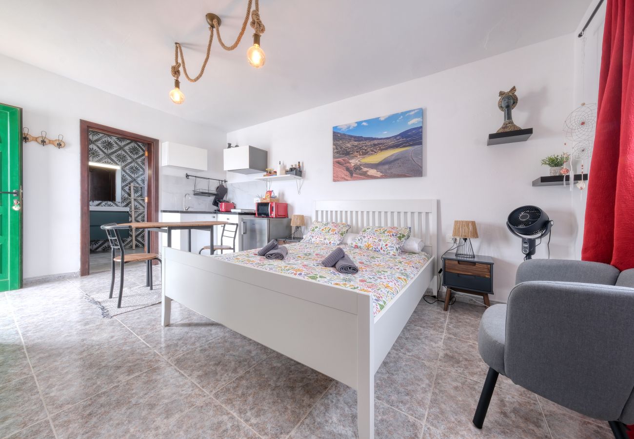 Chambres d'hôtes à Tinajo - Casa NoPasaNada, estudio La Graciosa Sea View