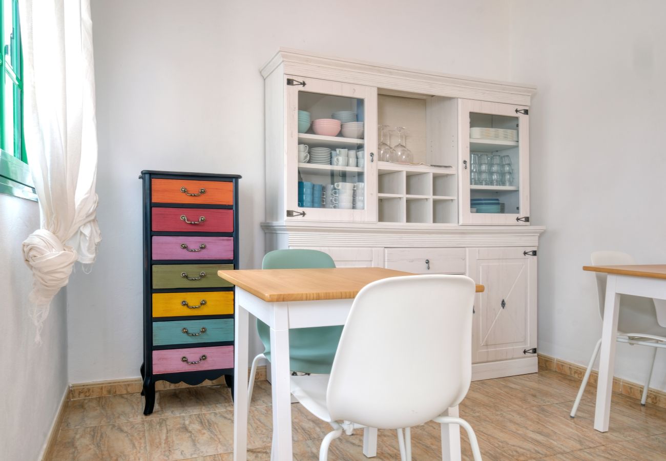 Chambres d'hôtes à Tinajo - Casa NoPasaNada: habitación La Palma con baño privado 