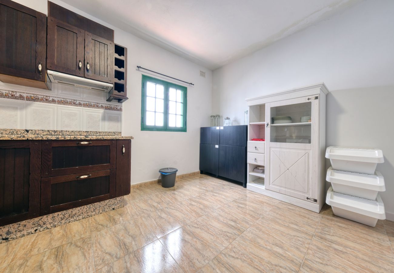 Chambres d'hôtes à Tinajo - Casa NoPasaNada: habitación La Palma con baño privado 
