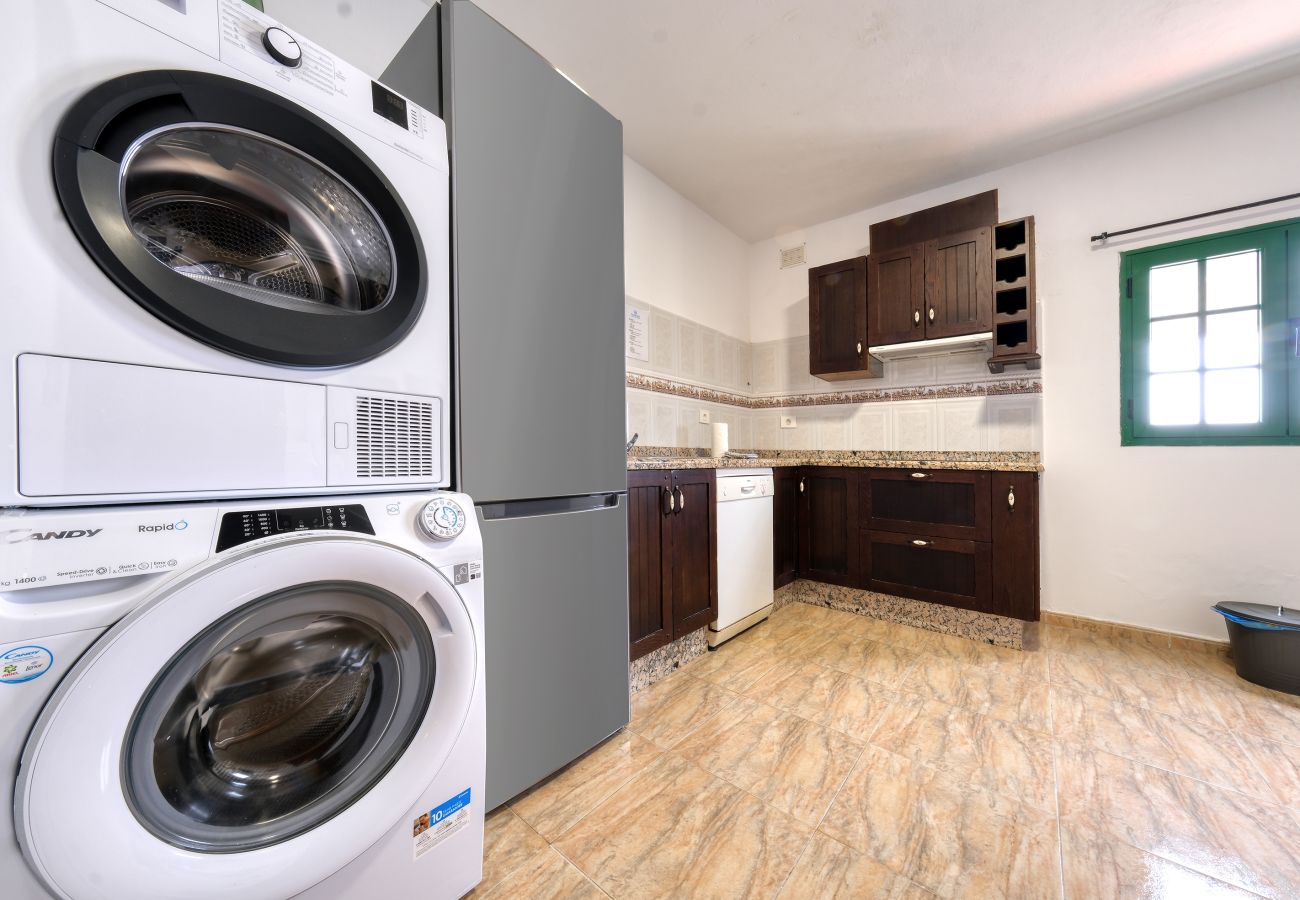 Chambres d'hôtes à Tinajo - Casa NoPasaNada: habitación La Palma con baño privado 