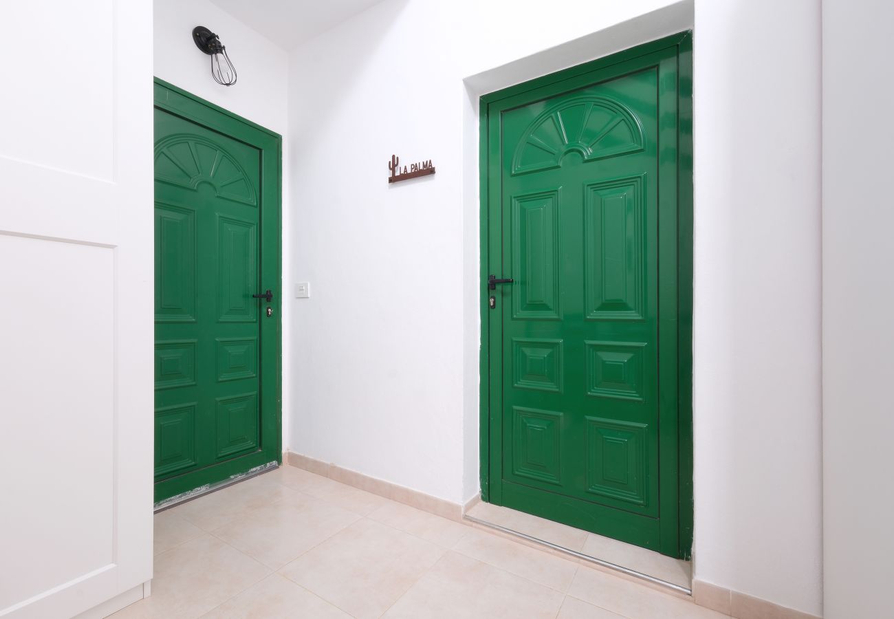 Chambres d'hôtes à Tinajo - Casa NoPasaNada: habitación La Palma con baño privado 