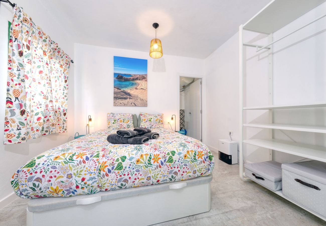 Chambres d'hôtes à Tinajo - Casa NoPasaNada: habitación La Palma con baño privado 