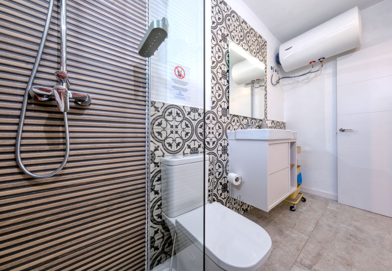 Chambres d'hôtes à Tinajo - Casa NoPasaNada: habitación La Palma con baño privado 
