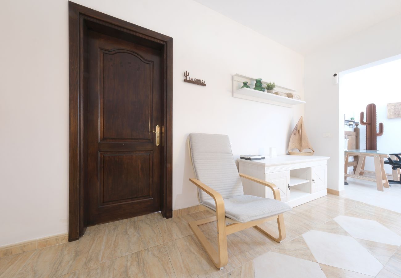 Chambres d'hôtes à Tinajo - Casa NoPasaNada: habitación La Gomera con baño privado exterior