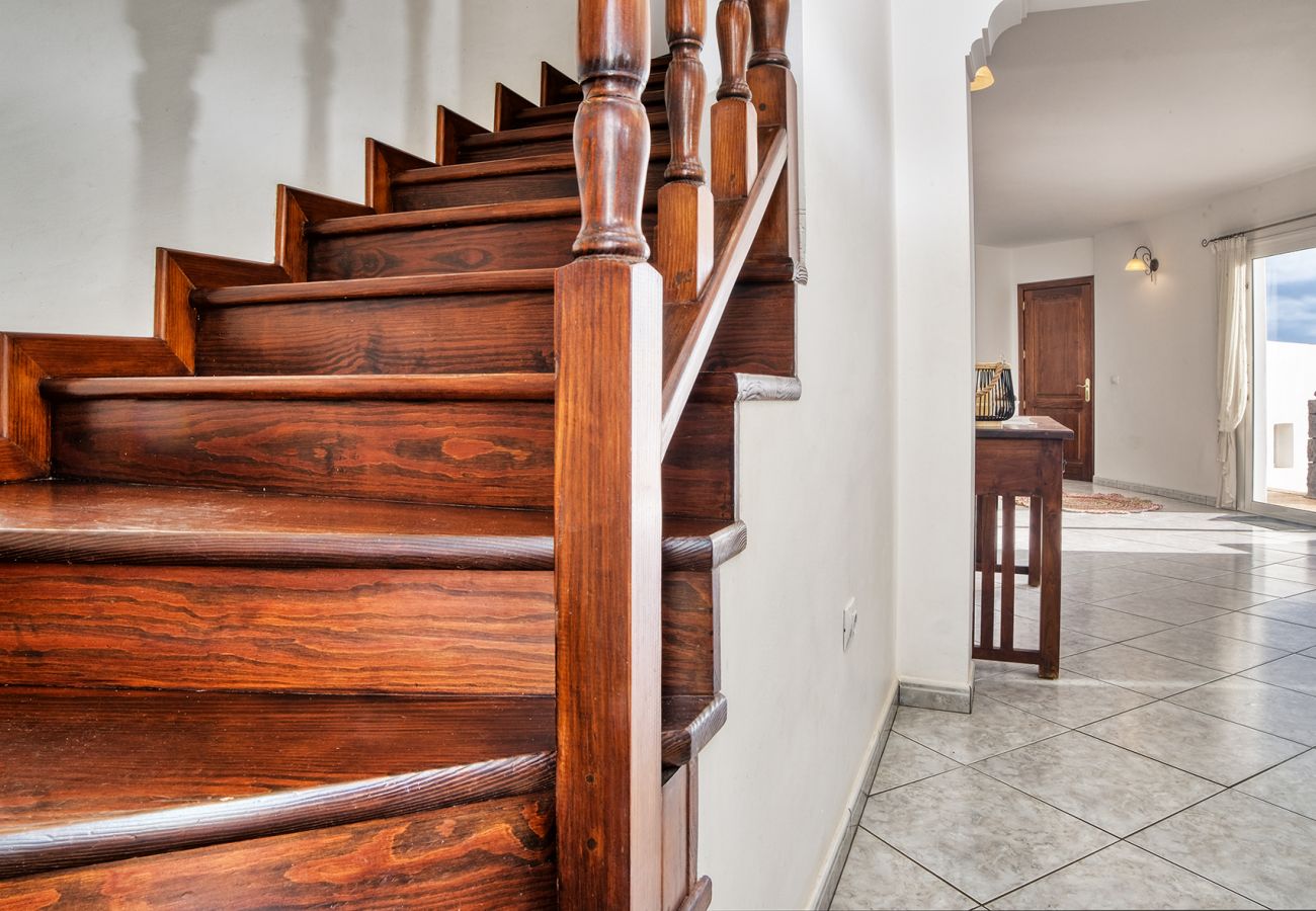 Huis in Tías - Casa vista Paraiso con piscina, vista al oceano, aire acondicionado,