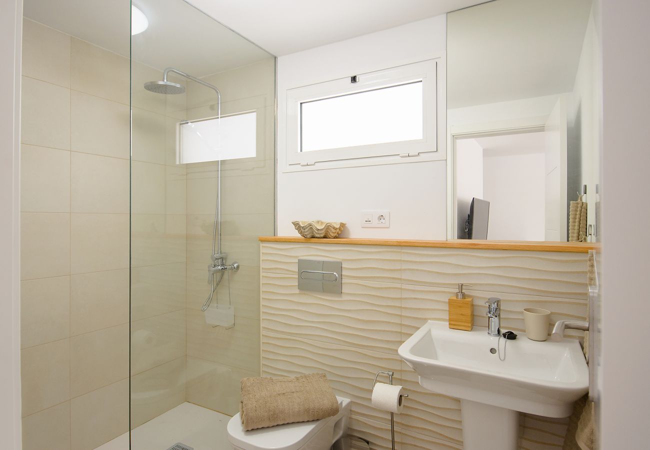 Huis in Puerto del Carmen - White Volcano - 200 m de la playa-acceso al centro deportivo fariones incluido (piscina, sauna, gym)