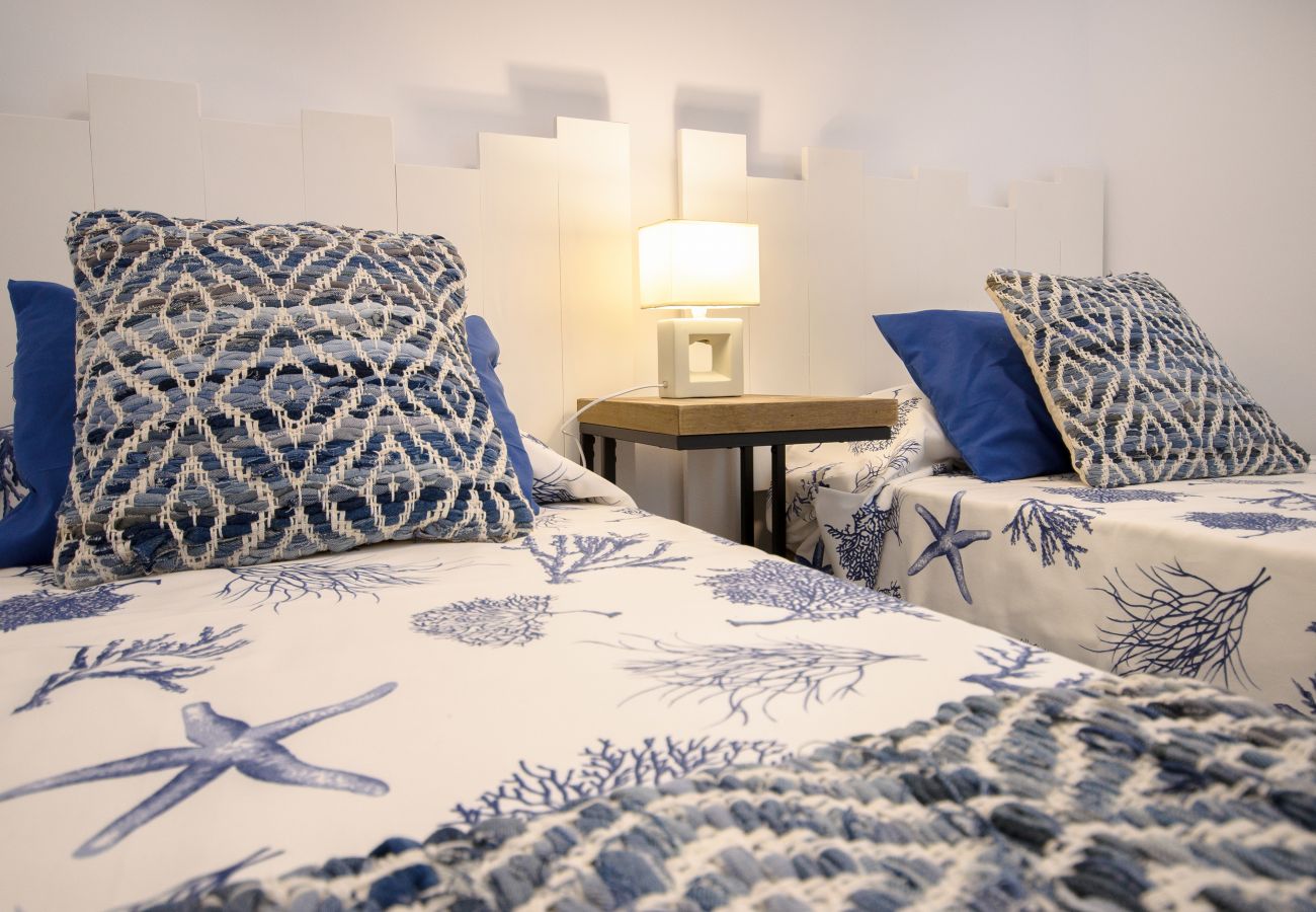 Huis in Puerto del Carmen - White Volcano - 200 m de la playa-acceso al centro deportivo fariones incluido (piscina, sauna, gym)
