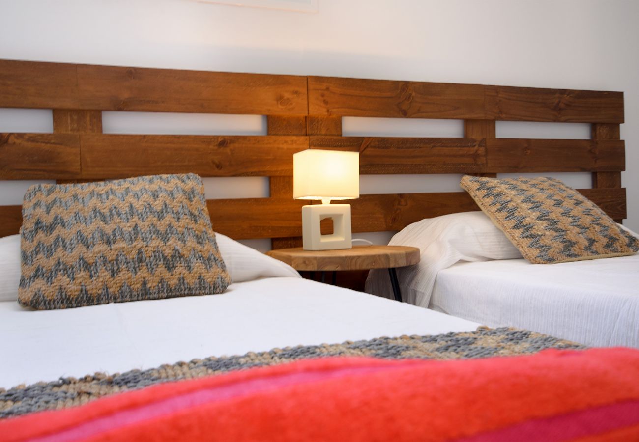 Huis in Puerto del Carmen - Green Volcano -200 m de la playa-acceso al centro deportivo fariones incluido (piscina, sauna, gym)