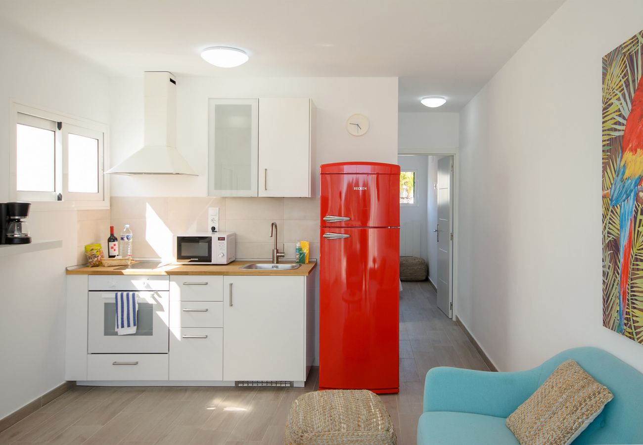 Huis in Puerto del Carmen - Red Volcano - 200 m de la playa-acceso al centro deportivo fariones incluido (piscina, sauna, gym)
