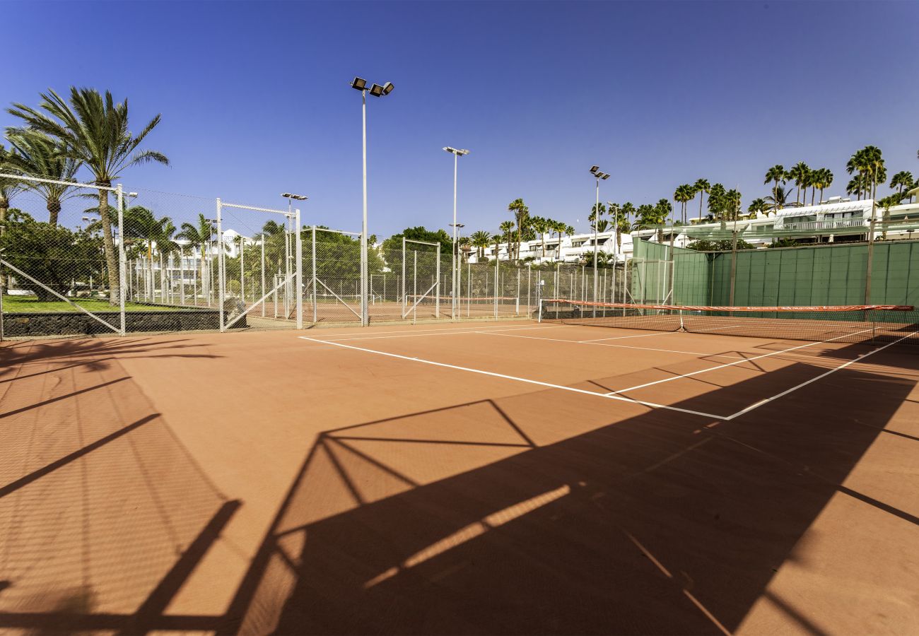 Huis in Puerto del Carmen - Red Volcano - 200 m de la playa-acceso al centro deportivo fariones incluido (piscina, sauna, gym)