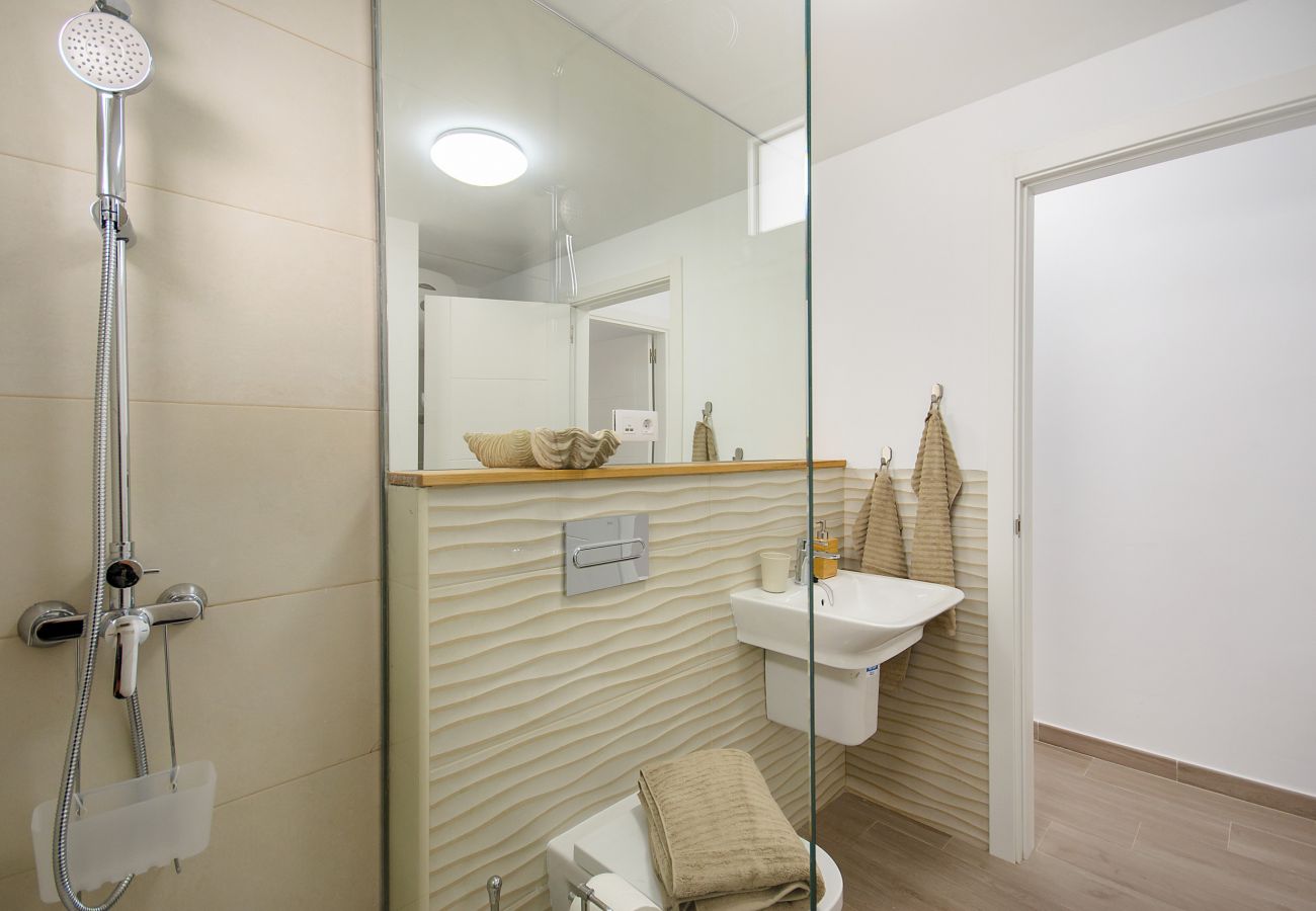 Huis in Puerto del Carmen - Blue Volcano -200 m de la playa-acceso al centro deportivo fariones incluido (piscina, sauna, gym)