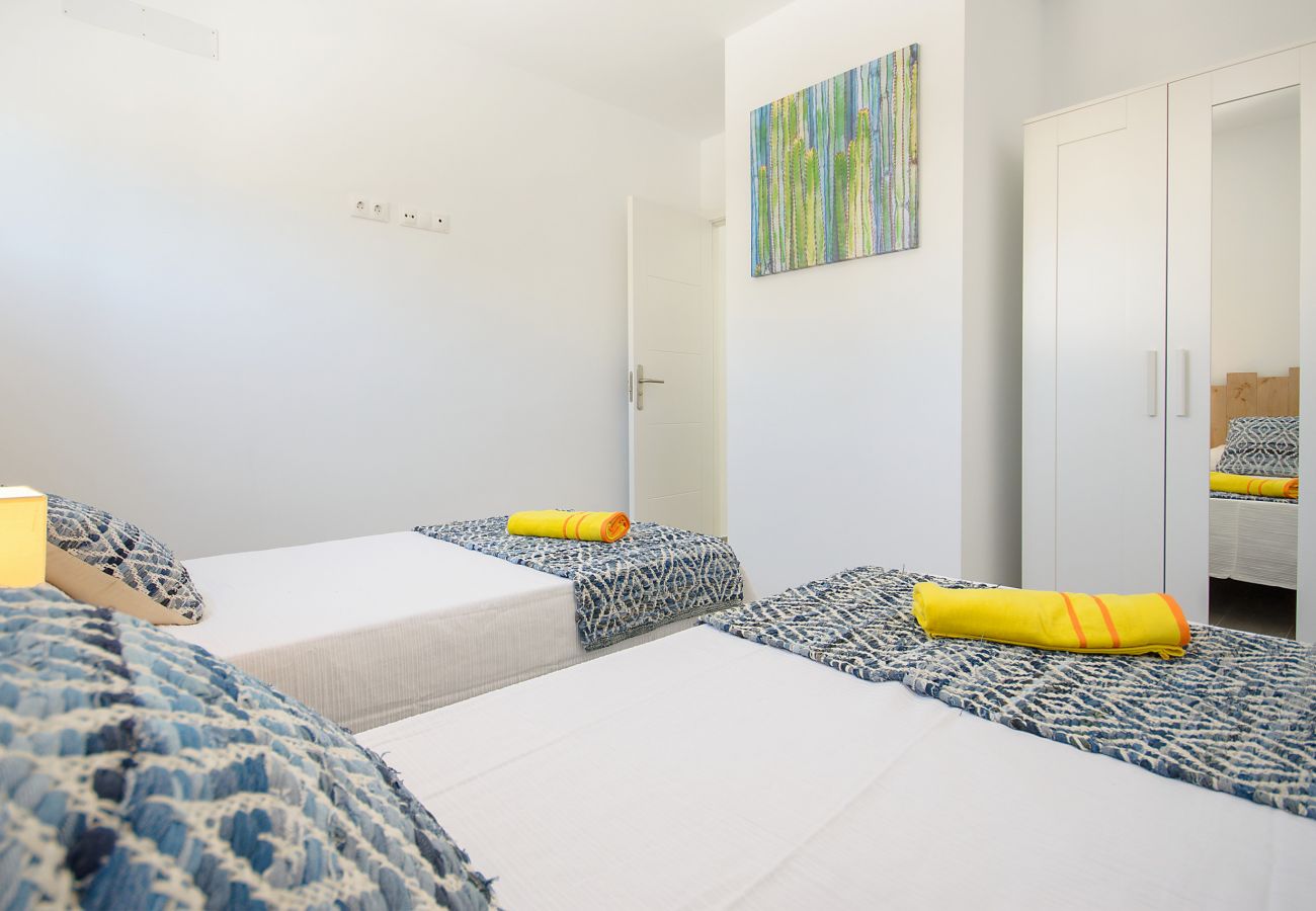 Huis in Puerto del Carmen - Orange Volcano - 200 m de la playa-acceso al centro deportivo fariones incluido (piscina, sauna, gym)