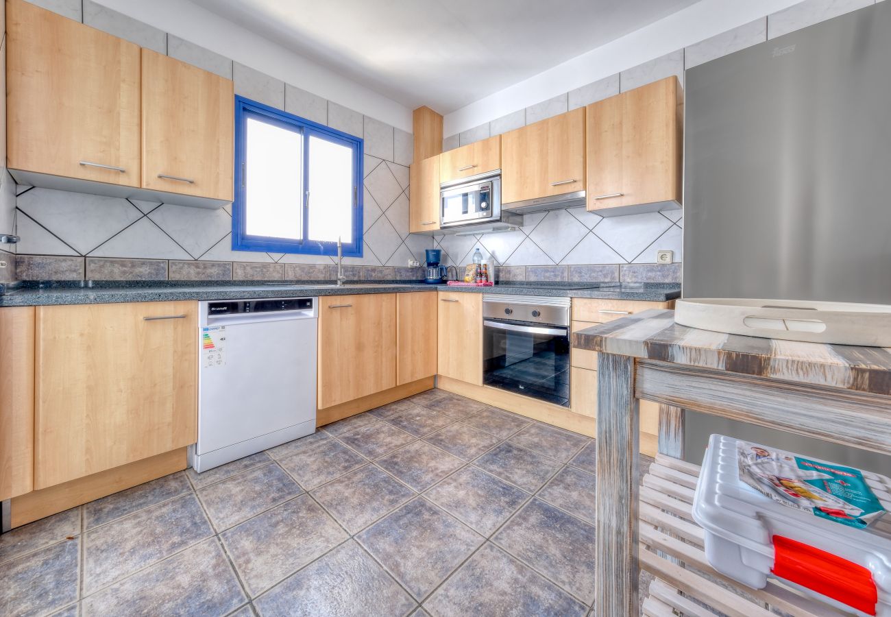 Huis in Playa Blanca - Playa Blanca Sunset - Piscina privada y BBQ By Lanzarote Vacation Homes