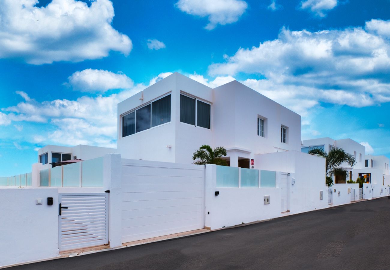Huis in Playa Blanca - Marina Oasis-piscina, aire-acondicionado 