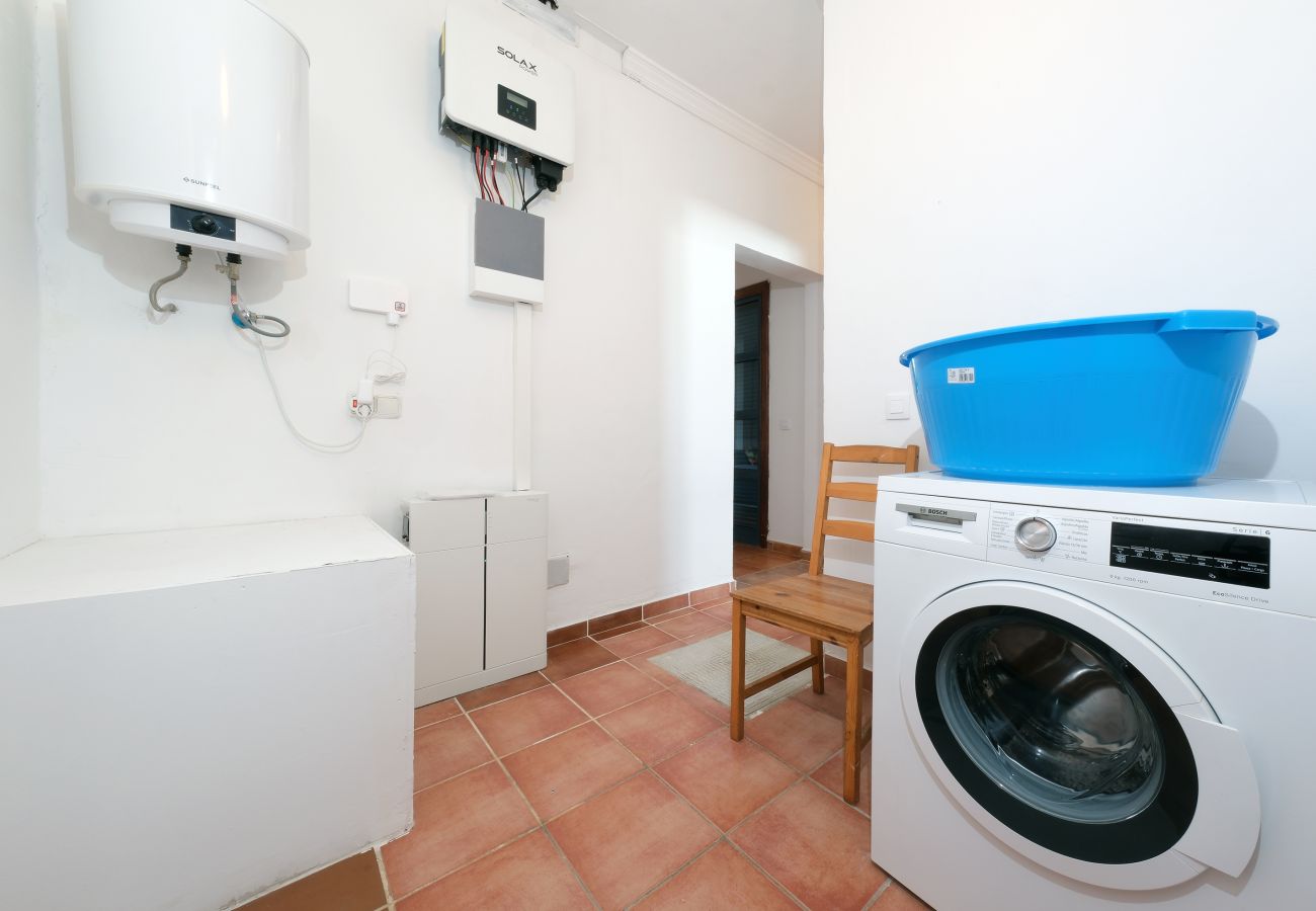 Huis in Playa Blanca - Villa Arena Blanca with Private Pool and BBQ