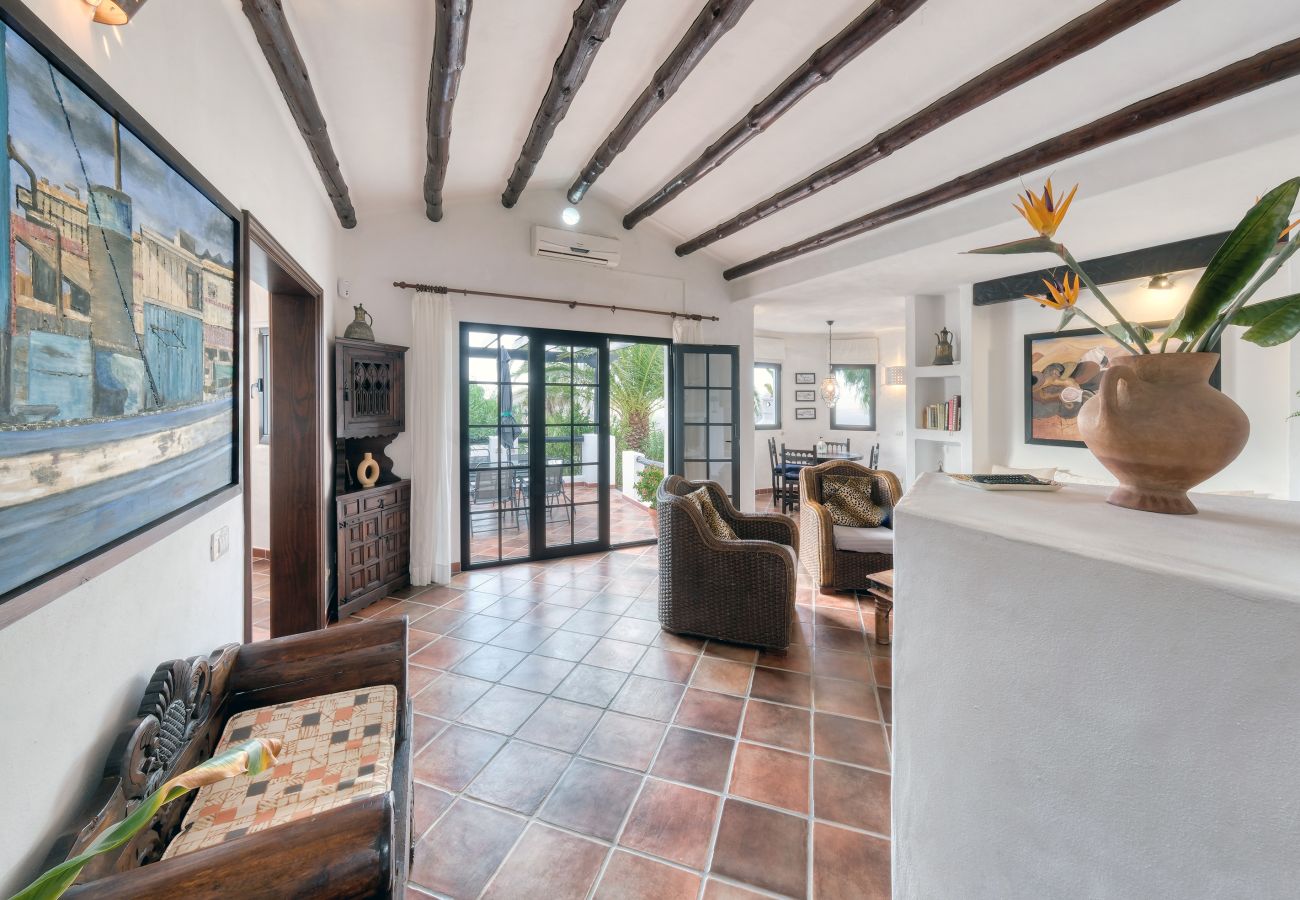 Huis in Nazaret - Casa Felix: Poolside Paradise with Panoramic Views