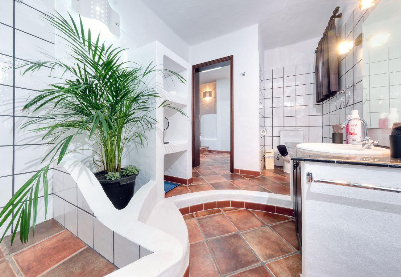 Huis in Nazaret - Casa Felix: Poolside Paradise with Panoramic Views