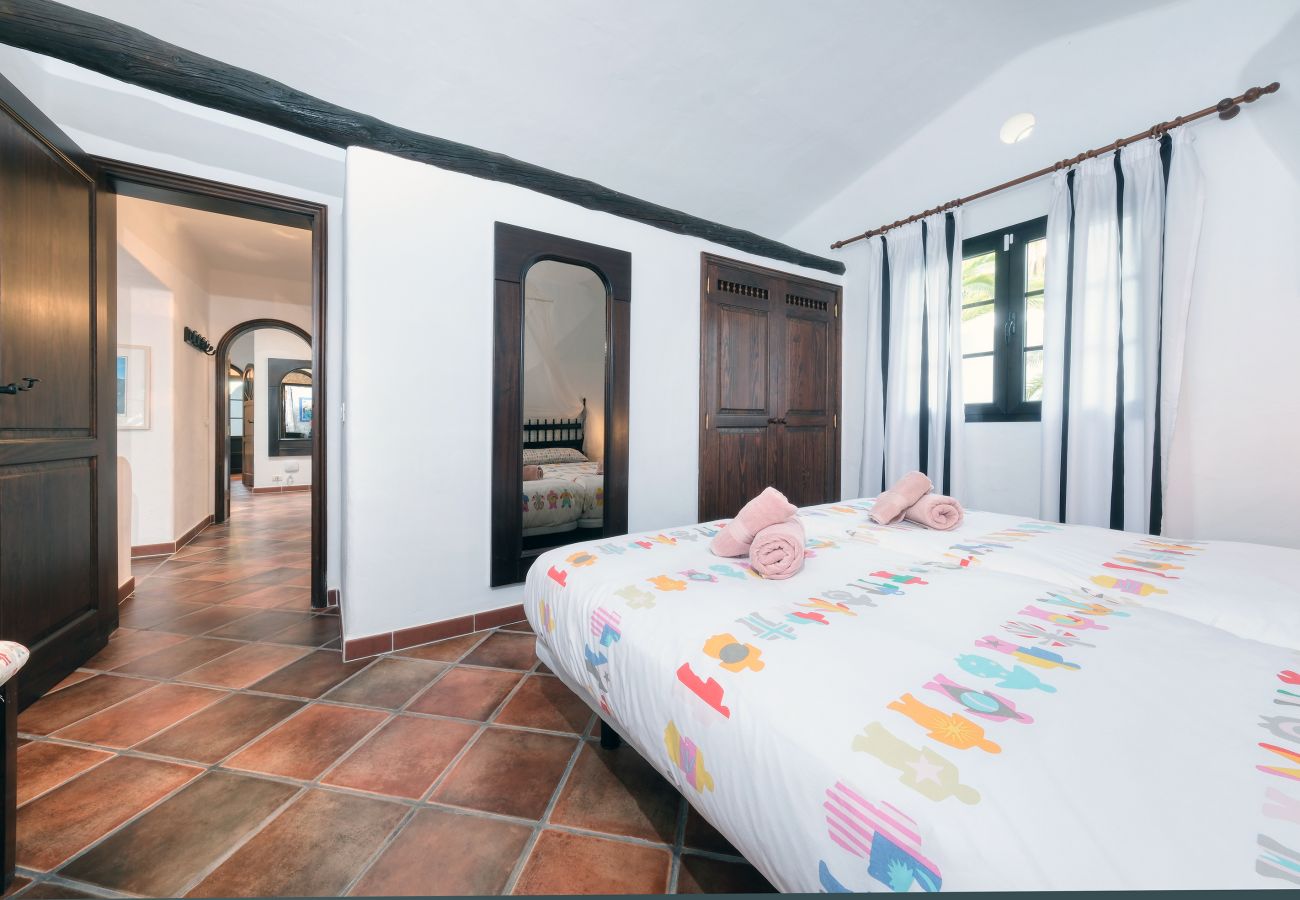 Huis in Nazaret - Casa Felix: Poolside Paradise with Panoramic Views