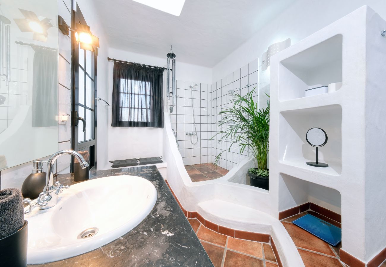 Huis in Nazaret - Casa Felix: Poolside Paradise with Panoramic Views