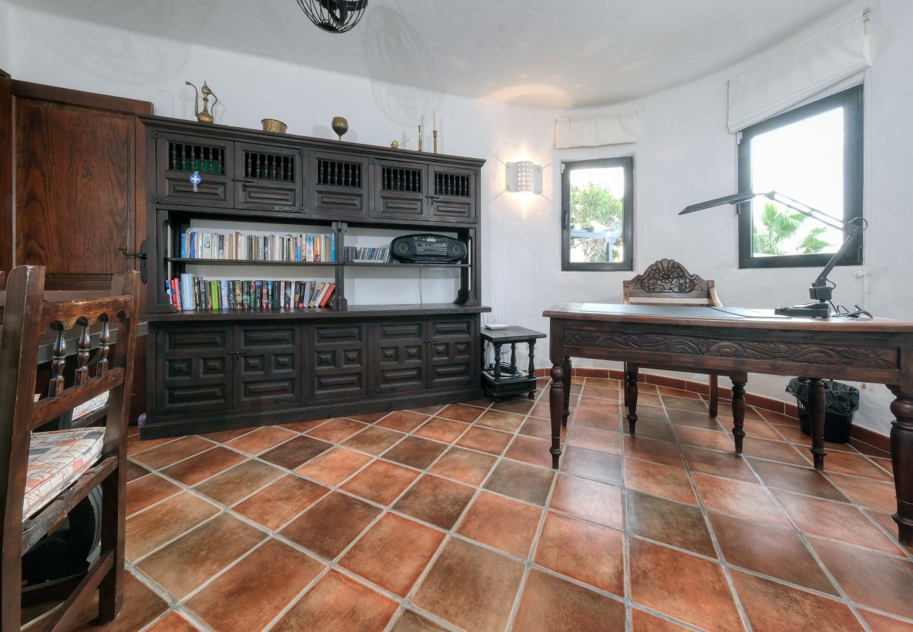 Huis in Nazaret - Casa Felix: Poolside Paradise with Panoramic Views