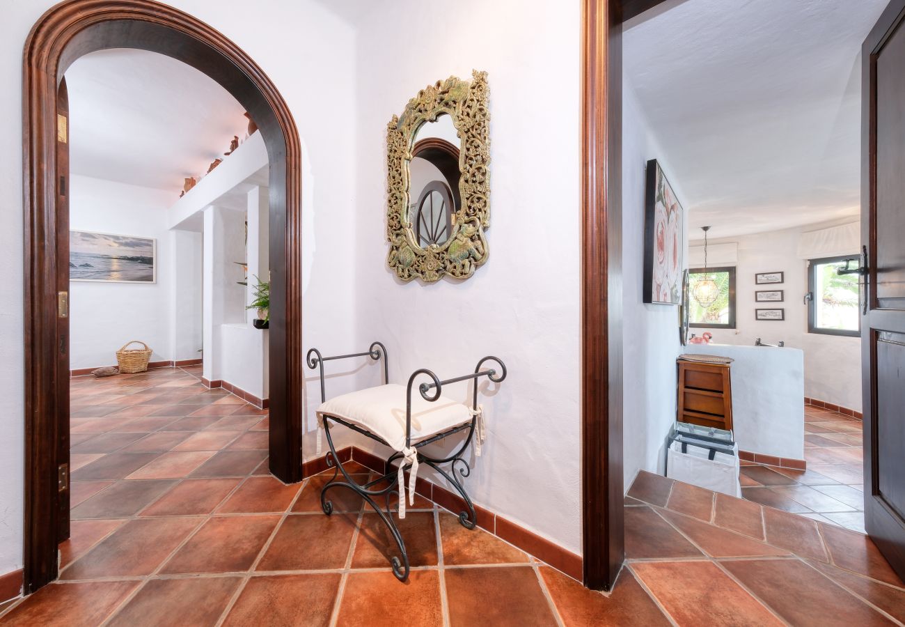 Huis in Nazaret - Casa Felix: Poolside Paradise with Panoramic Views