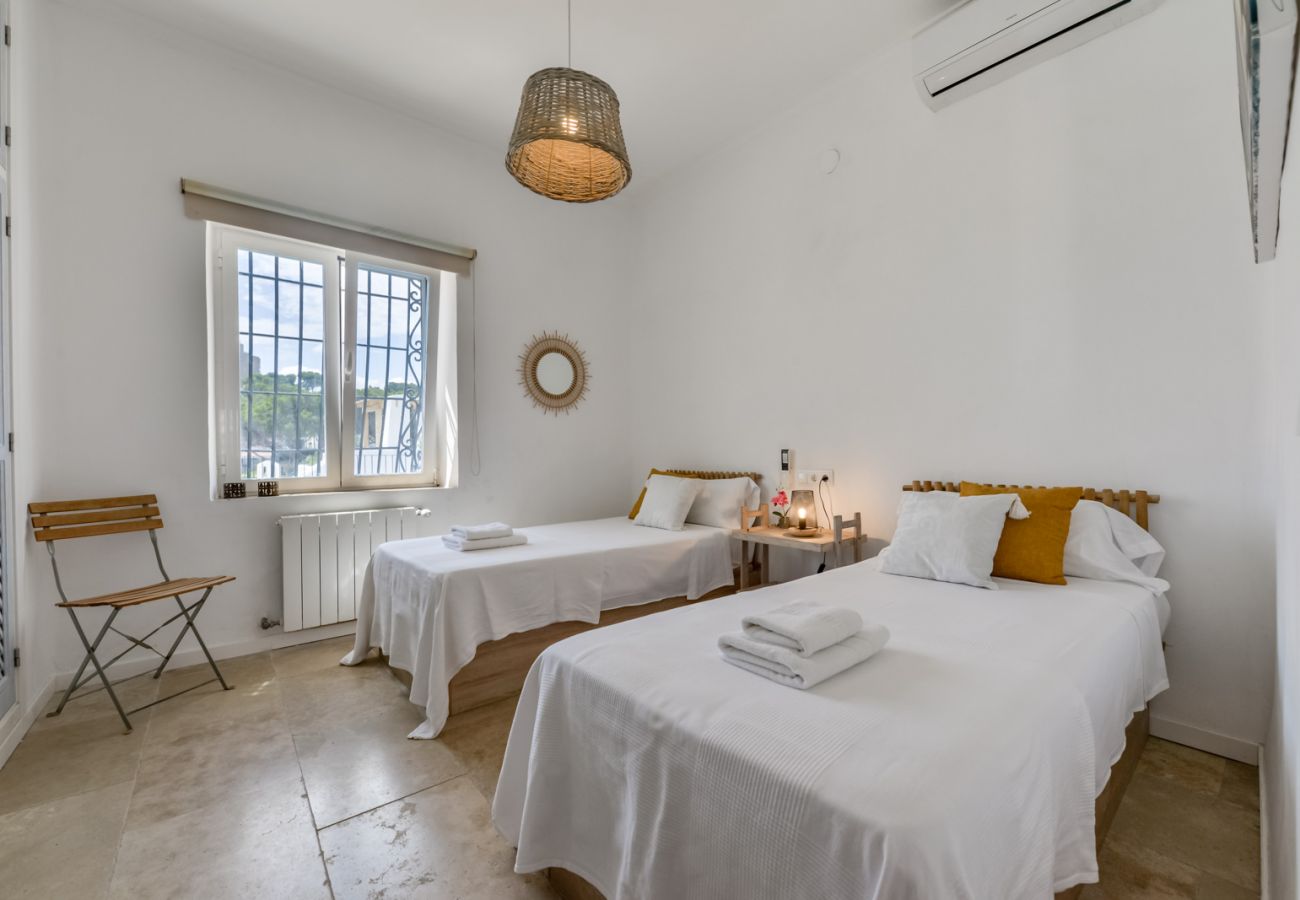 Willa w Moraira - Alquiler de villa en El Portet de Moraira, SAN VICENTE, a 50 mts del agua y piscina privada
