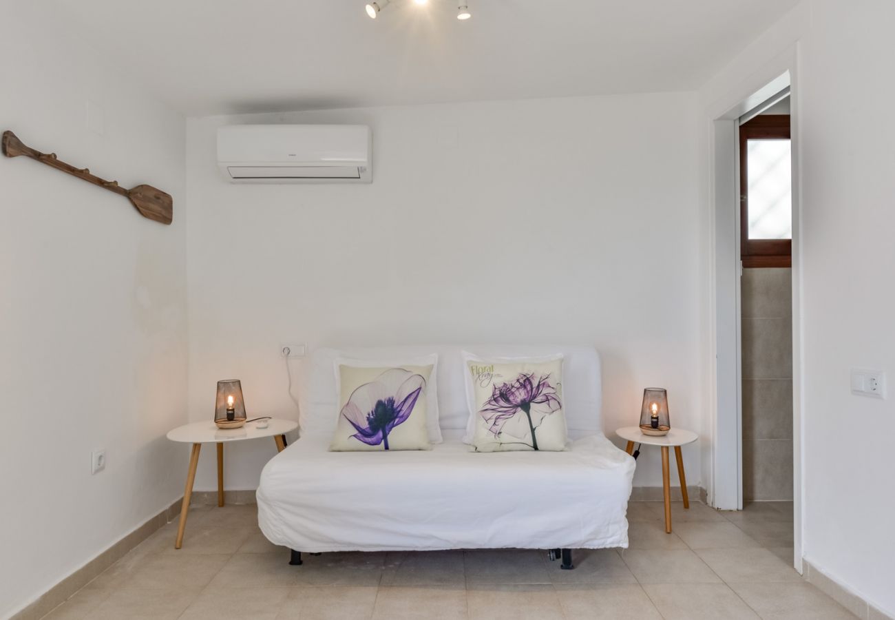 Willa w Moraira - Alquiler de villa en El Portet de Moraira, SAN VICENTE, a 50 mts del agua y piscina privada