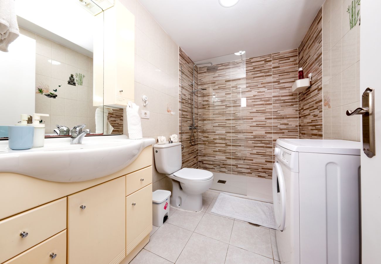Apartament w Puerto del Carmen - Suite Helios - 500m de la playa, WiFi con fibra, terraza