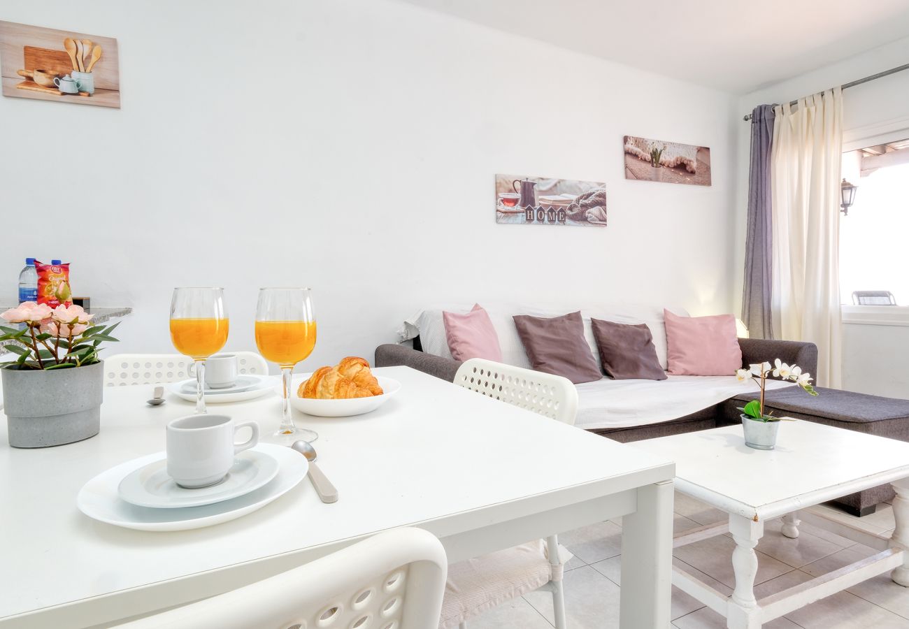 Apartament w Puerto del Carmen - suite Abora- Relax 500m de la playa, wifi rápido