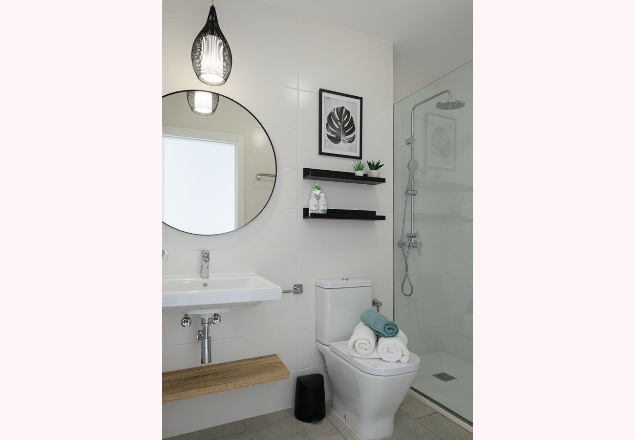 Apartament w Playa Blanca - Monstera- Vivienda Vacacional de Lujo a 500m de Playa Dorada - WIFI RÁPIDO
