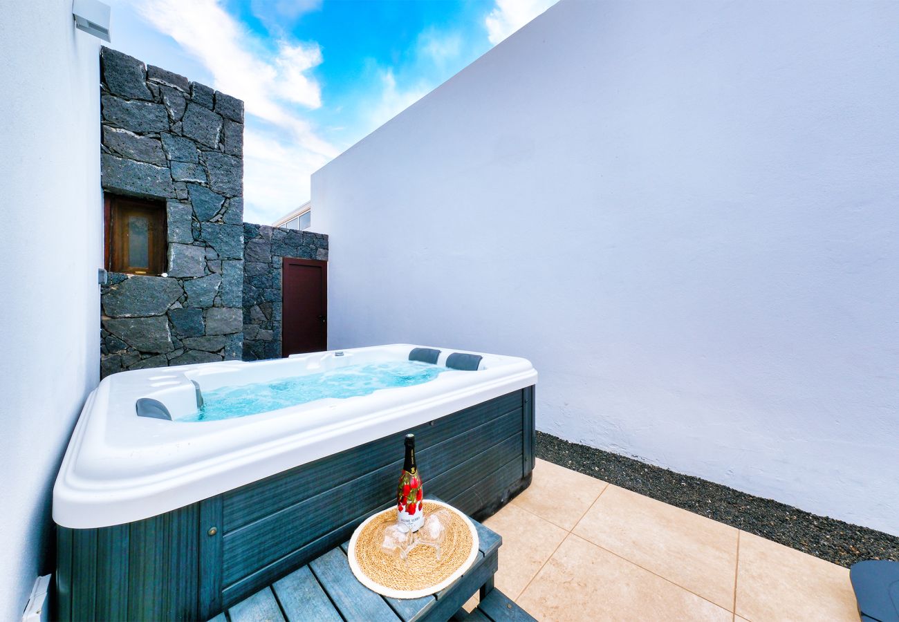 Dom w Playa Blanca - Villa Malolo piscina privada y jacuzzi 