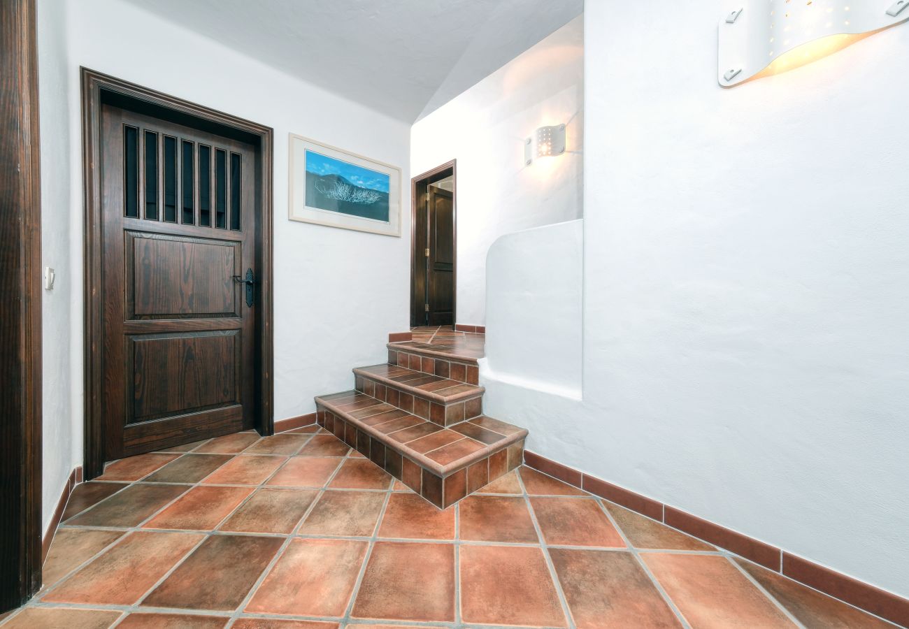 Dom w Nazaret - Casa Felix: Poolside Paradise with Panoramic Views