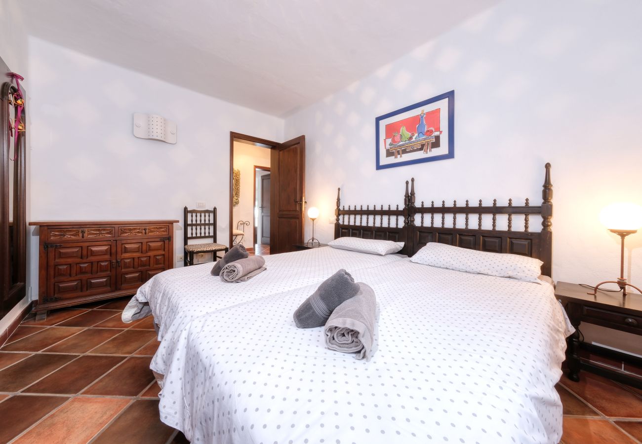 Dom w Nazaret - Casa Felix: Poolside Paradise with Panoramic Views